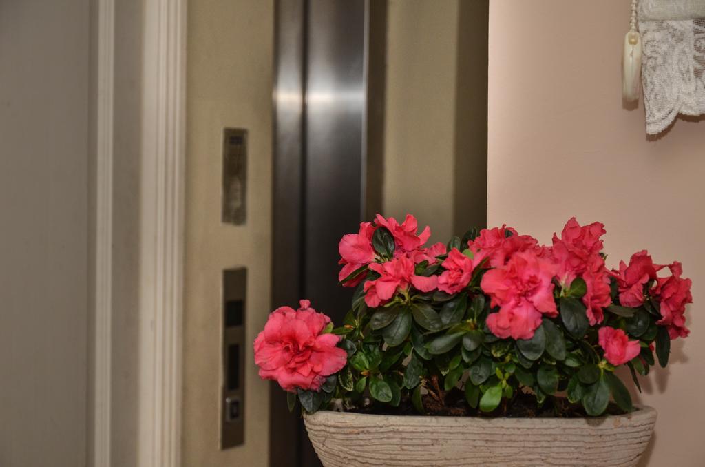 Omer Hayyam Suites Istanbul Exterior photo