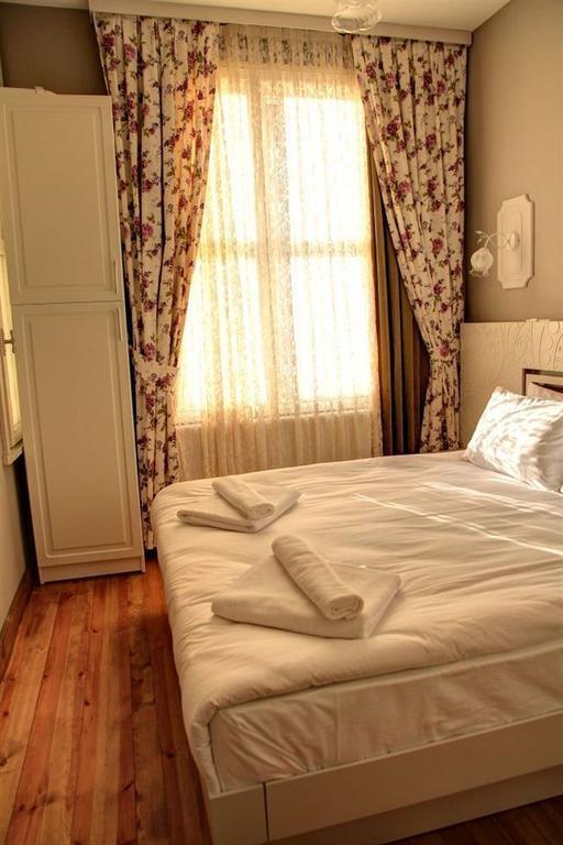 Omer Hayyam Suites Istanbul Room photo